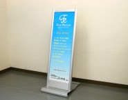 アルミ押型材使用　片面スタンド看板　SQUASH-KT 　スカッシュＫＴ　有限会社フォーレイズ様